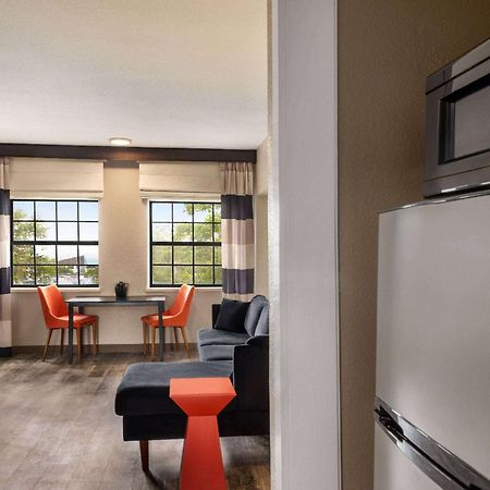 Ramada By Wyndham Albuquerque Airport Hotel Buitenkant foto