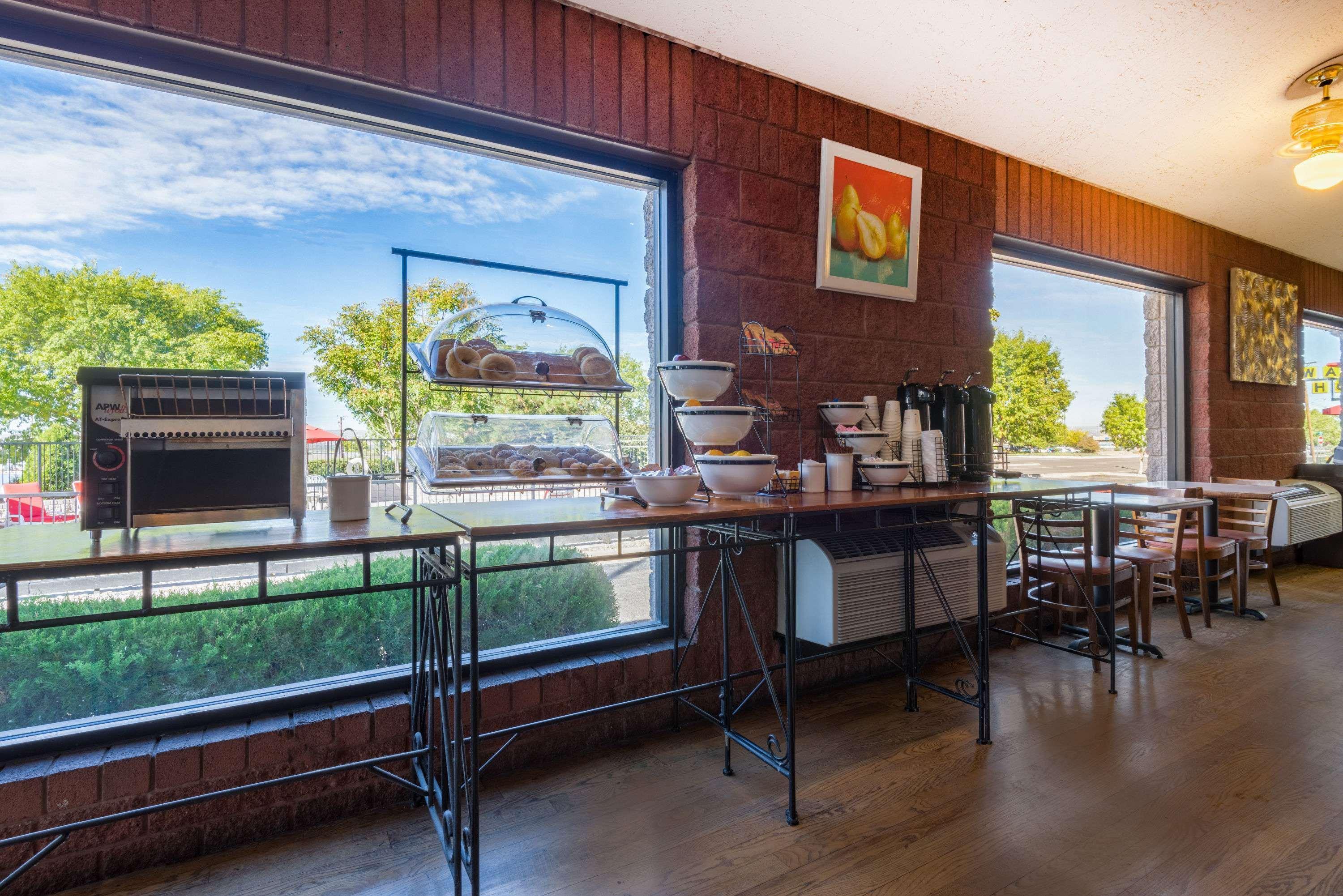 Ramada By Wyndham Albuquerque Airport Hotel Buitenkant foto