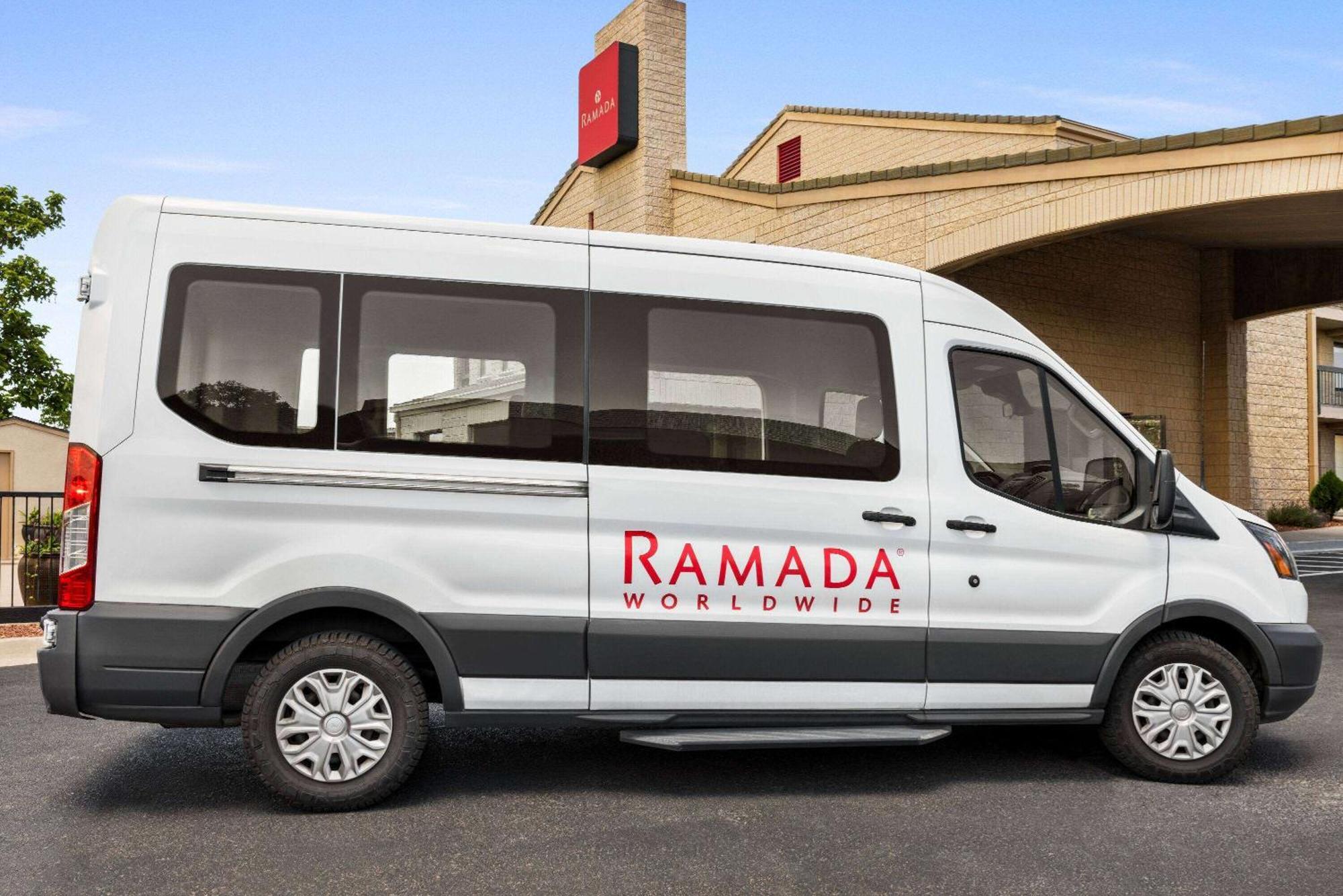 Ramada By Wyndham Albuquerque Airport Hotel Buitenkant foto
