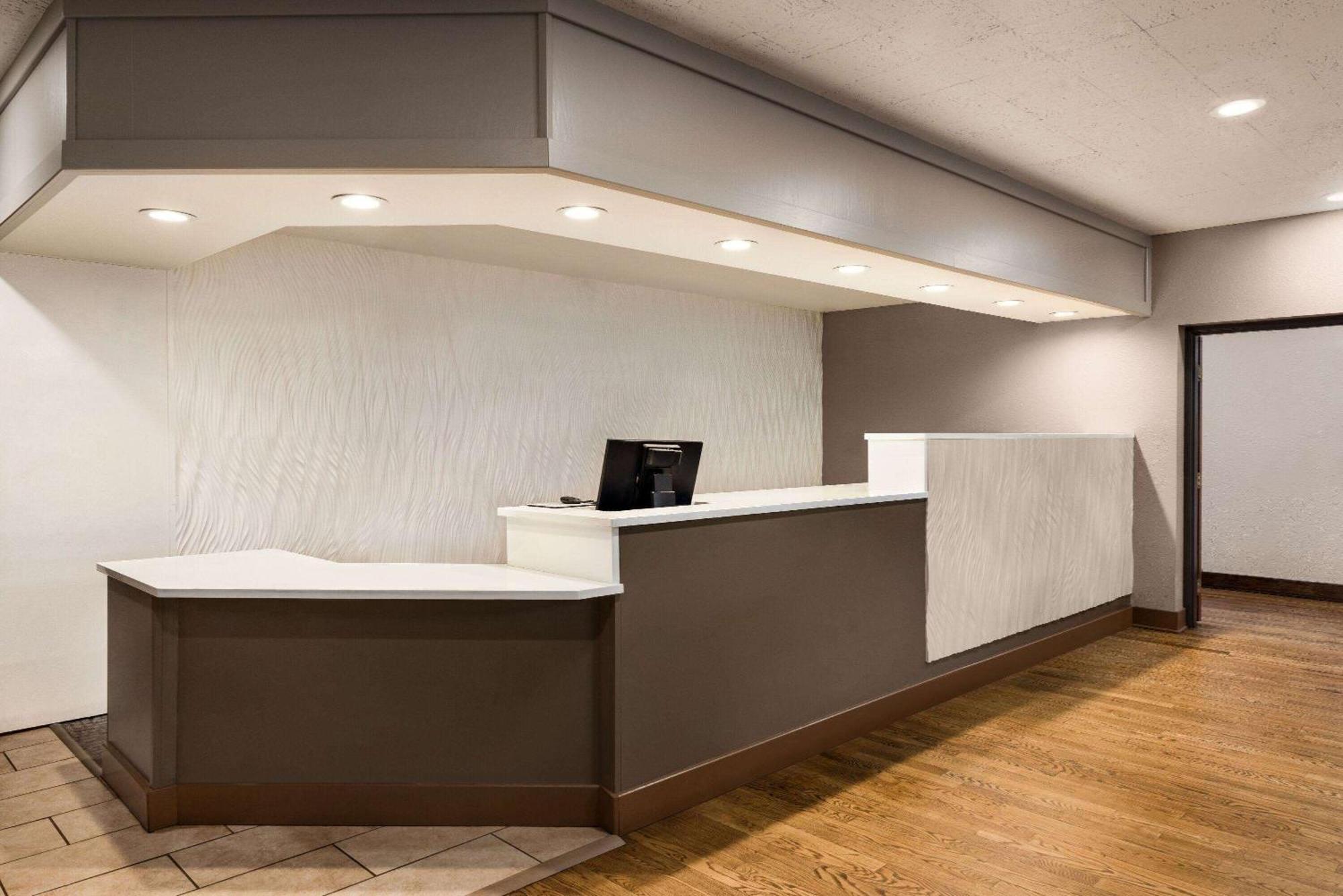 Ramada By Wyndham Albuquerque Airport Hotel Buitenkant foto