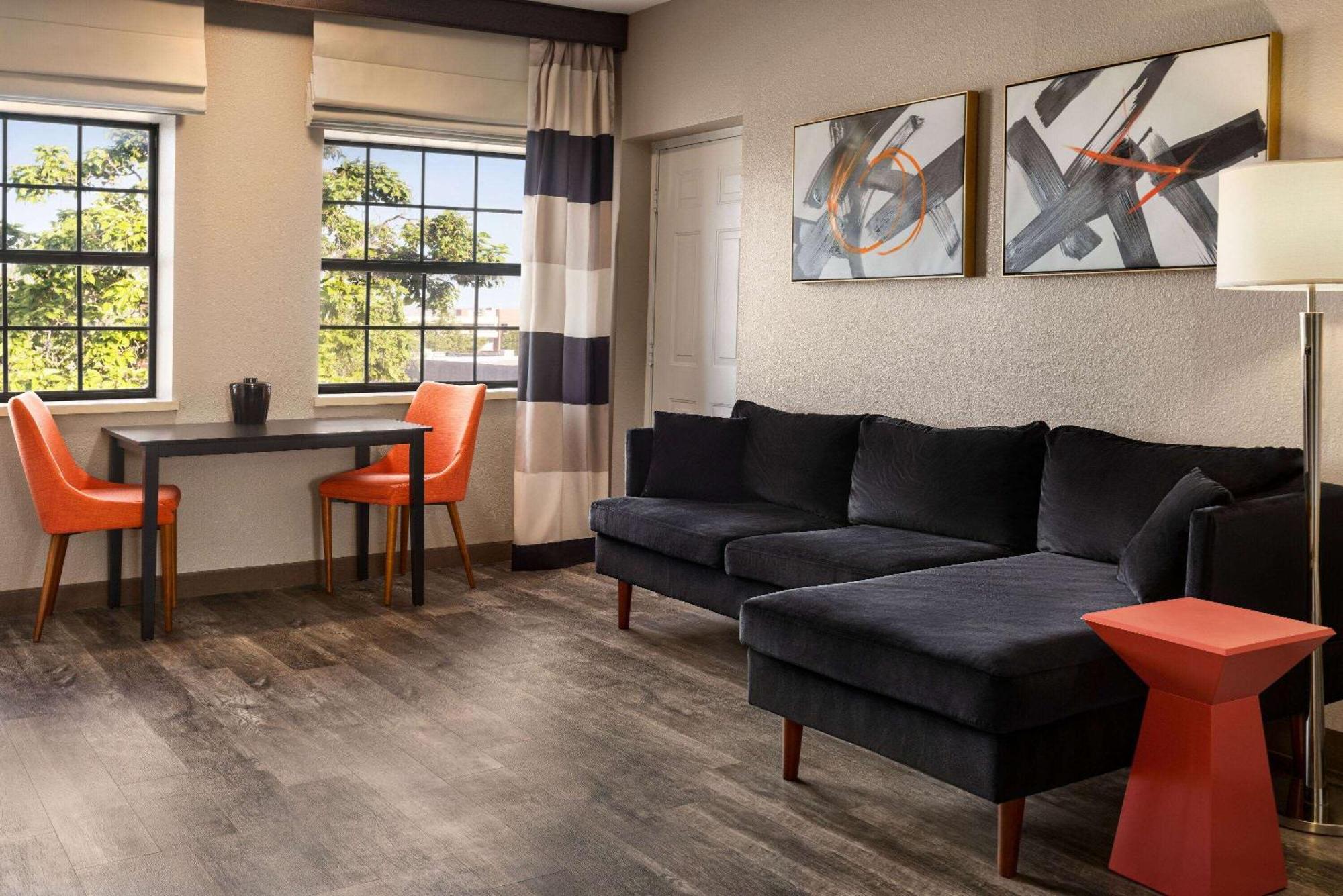 Ramada By Wyndham Albuquerque Airport Hotel Buitenkant foto