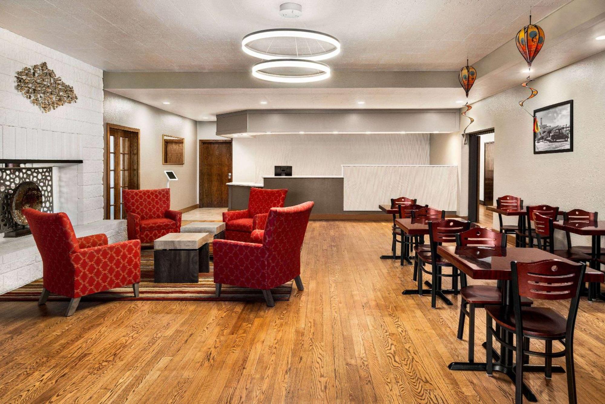 Ramada By Wyndham Albuquerque Airport Hotel Buitenkant foto