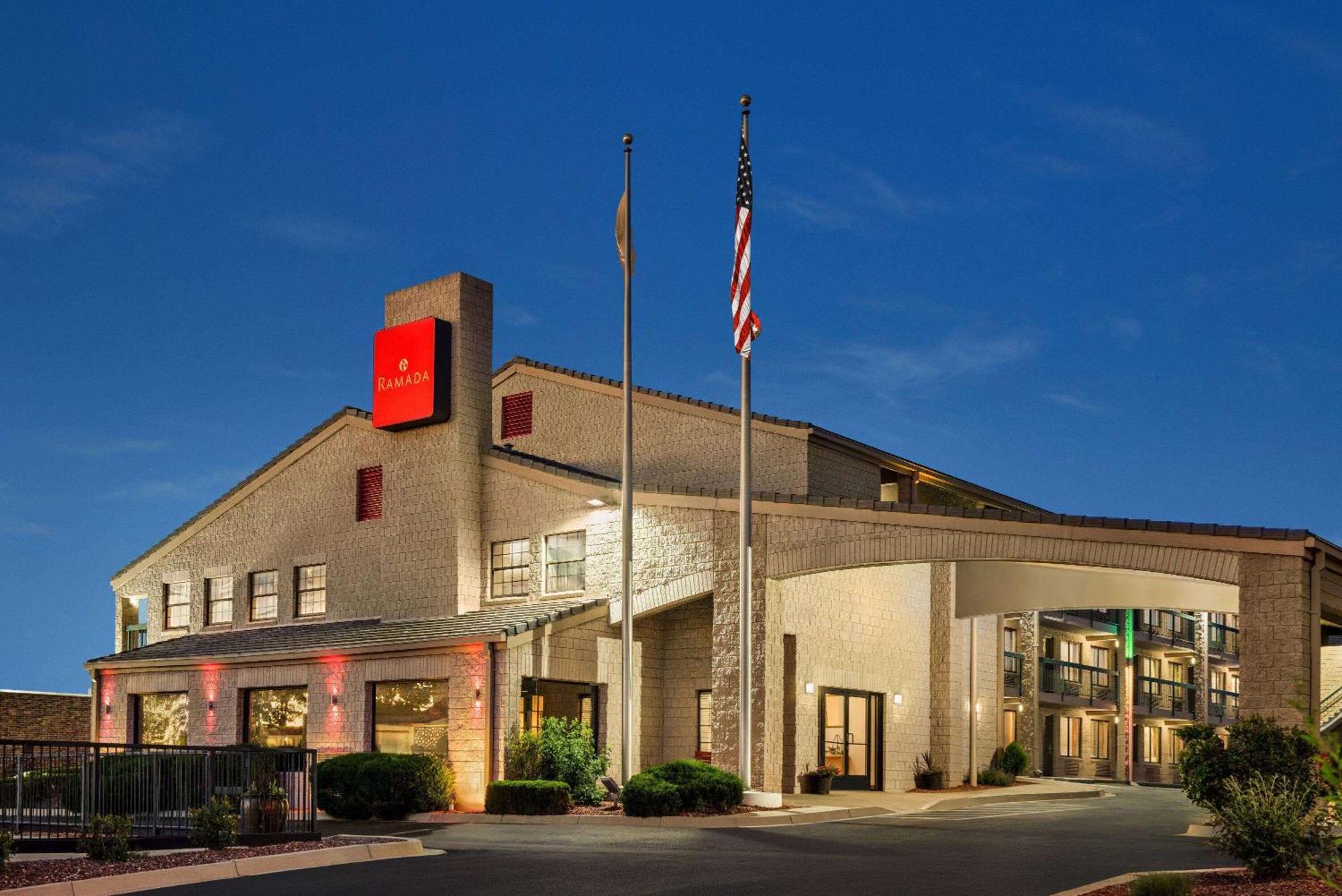 Ramada By Wyndham Albuquerque Airport Hotel Buitenkant foto