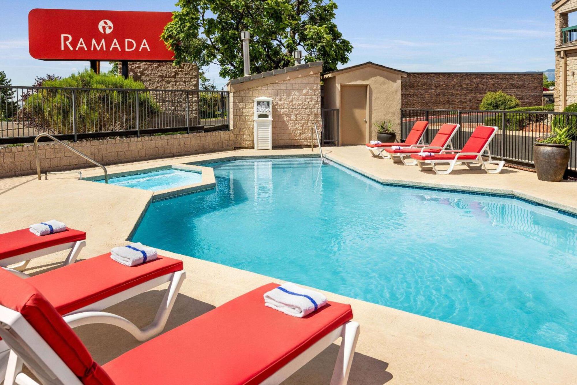 Ramada By Wyndham Albuquerque Airport Hotel Buitenkant foto