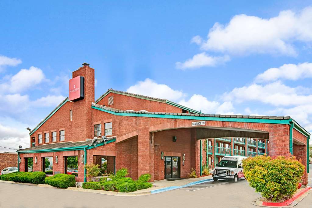 Ramada By Wyndham Albuquerque Airport Hotel Buitenkant foto